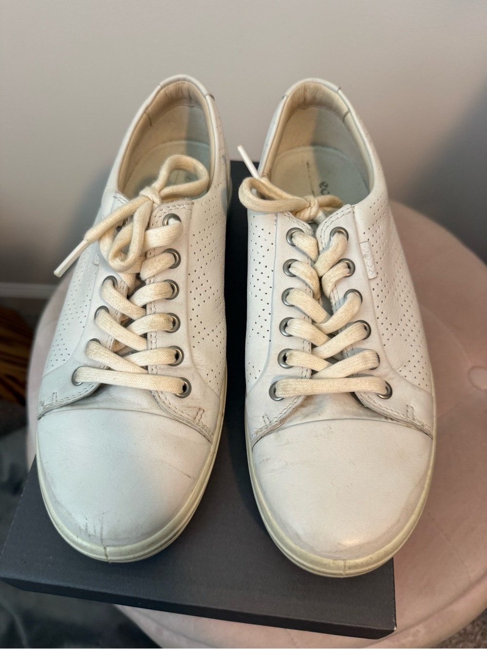 Ecco White Soft 7 Sneaker Box Label